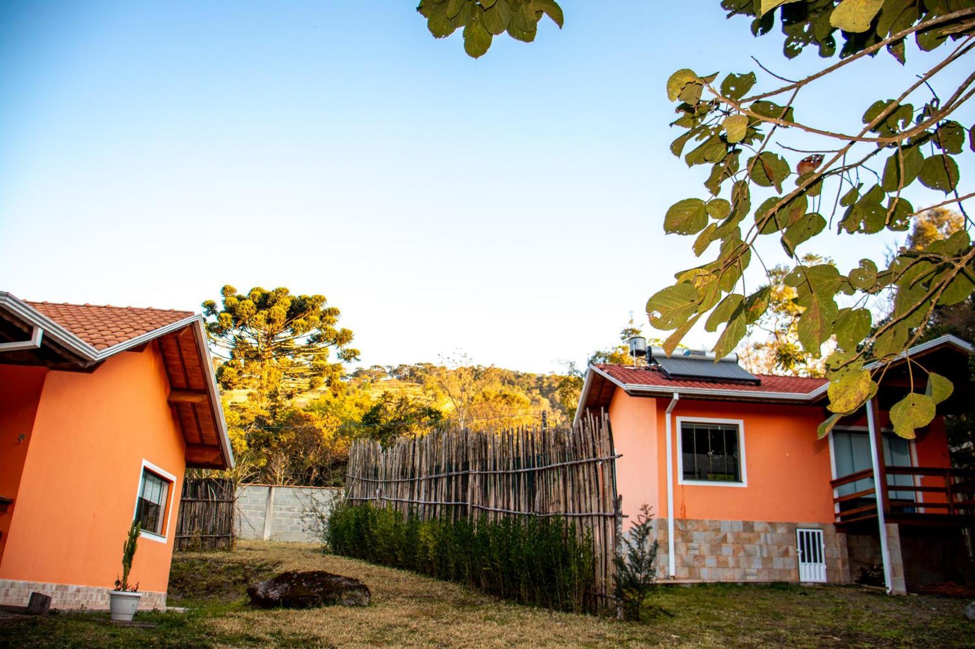 Chale Canto Do Galo 1 - Hidro Da Jacuzzi, Lareira Ecologica, Cozinha Completa, Wi-fi 80mbps, Proximo A Comercio Local E Relaxando Ao Som Do Riacho Holiday home