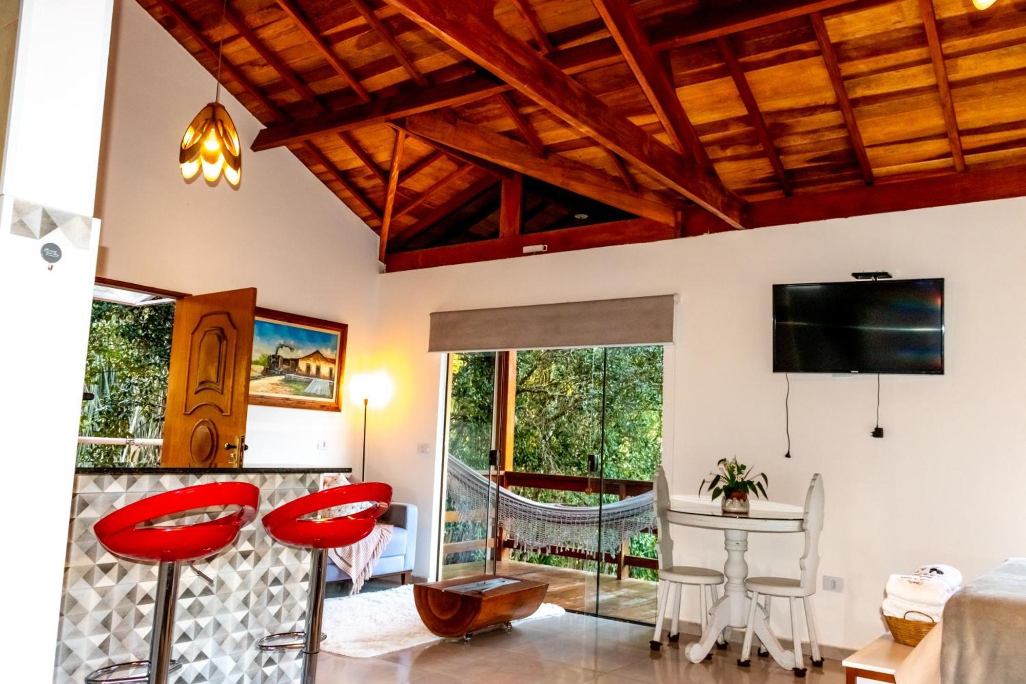 Holiday home Chale Canto Do Galo 1 - Hidro Da Jacuzzi, Lareira Ecologica, Cozinha Completa, Wi-fi 80mbps, Proximo A Comercio Local E Relaxando Ao Som Do Riacho *