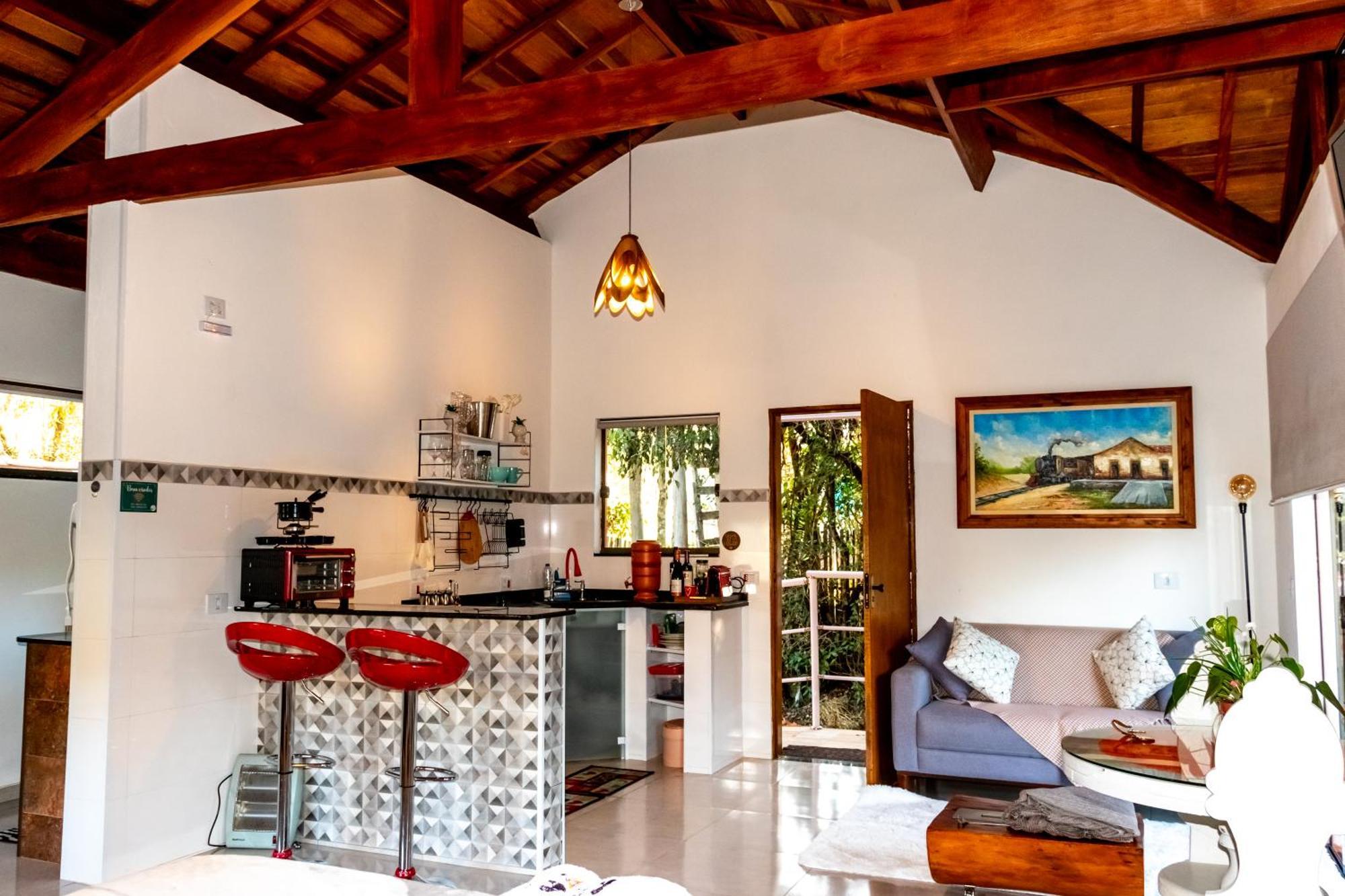 Holiday home Chale Canto Do Galo 1 - Hidro Da Jacuzzi, Lareira Ecologica, Cozinha Completa, Wi-fi 80mbps, Proximo A Comercio Local E Relaxando Ao Som Do Riacho Goncalves