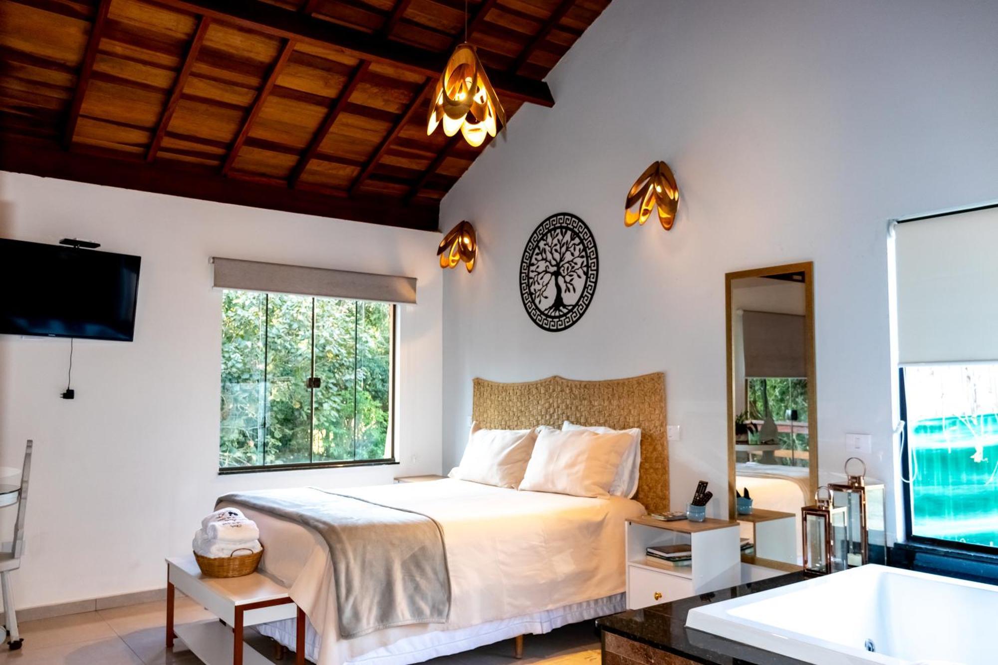 Chale Canto Do Galo 1 - Hidro Da Jacuzzi, Lareira Ecologica, Cozinha Completa, Wi-fi 80mbps, Proximo A Comercio Local E Relaxando Ao Som Do Riacho *