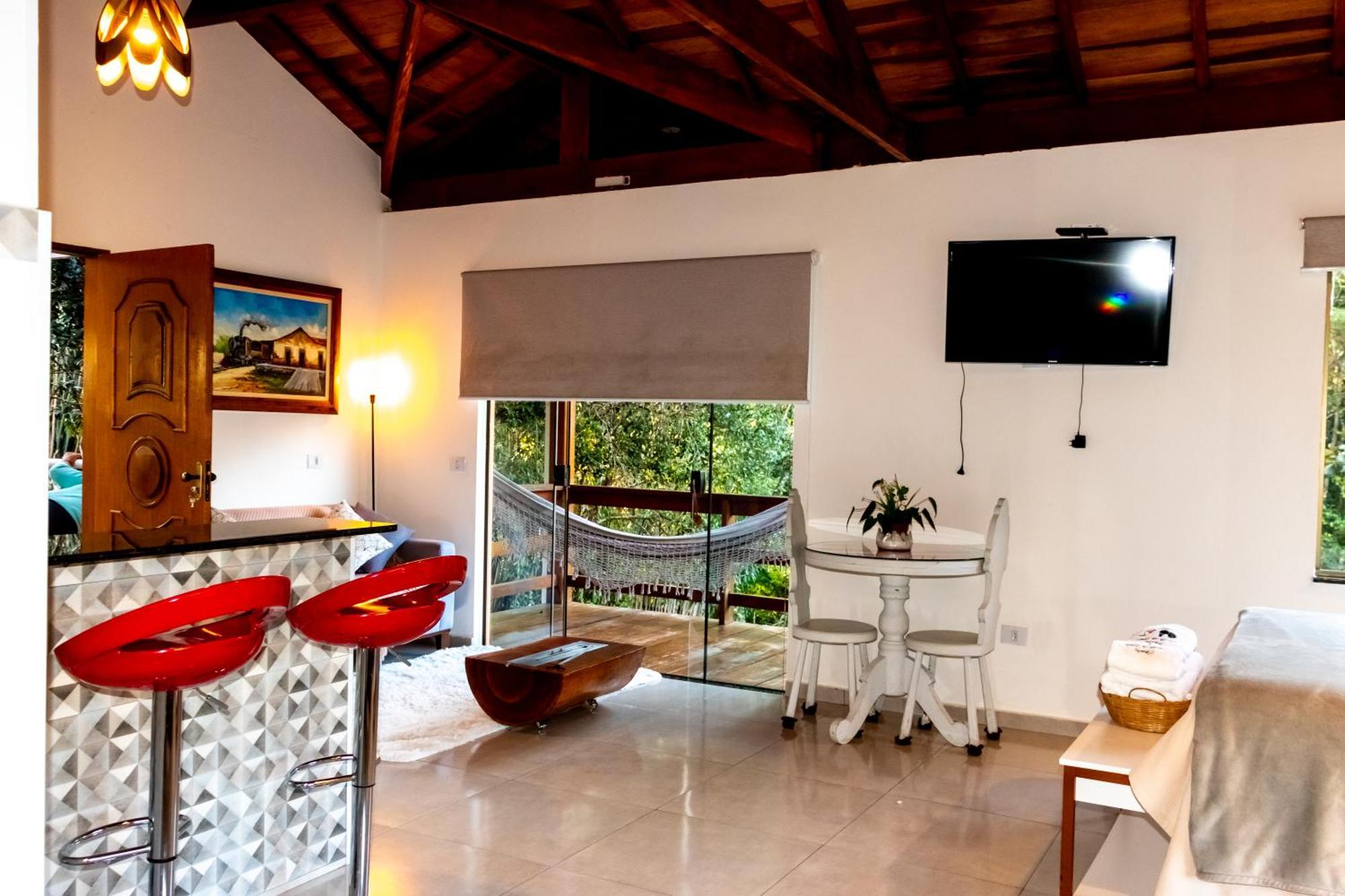 Chale Canto Do Galo 1 - Hidro Da Jacuzzi, Lareira Ecologica, Cozinha Completa, Wi-fi 80mbps, Proximo A Comercio Local E Relaxando Ao Som Do Riacho Holiday home *