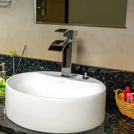 Chale Canto Do Galo 1 - Hidro Da Jacuzzi, Lareira Ecologica, Cozinha Completa, Wi-Fi 80Mbps, Proximo A Comercio Local E Relaxando Ao Som Do Riacho Goncalves Exterior photo