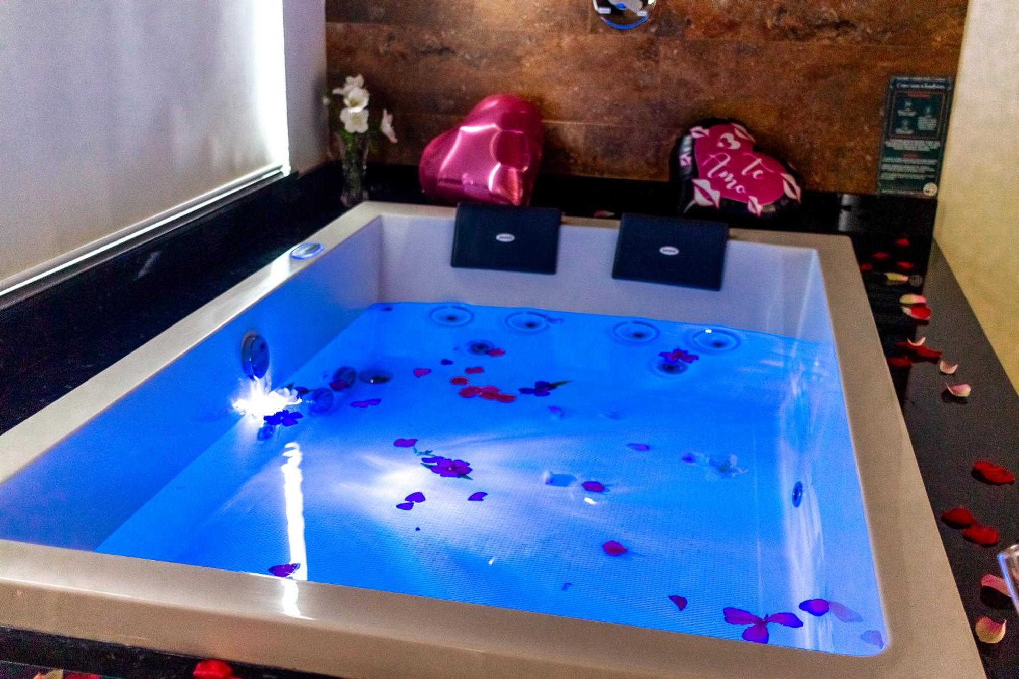 Chale Canto Do Galo 1 - Hidro Da Jacuzzi, Lareira Ecologica, Cozinha Completa, Wi-fi 80mbps, Proximo A Comercio Local E Relaxando Ao Som Do Riacho Сasa de vacaciones *