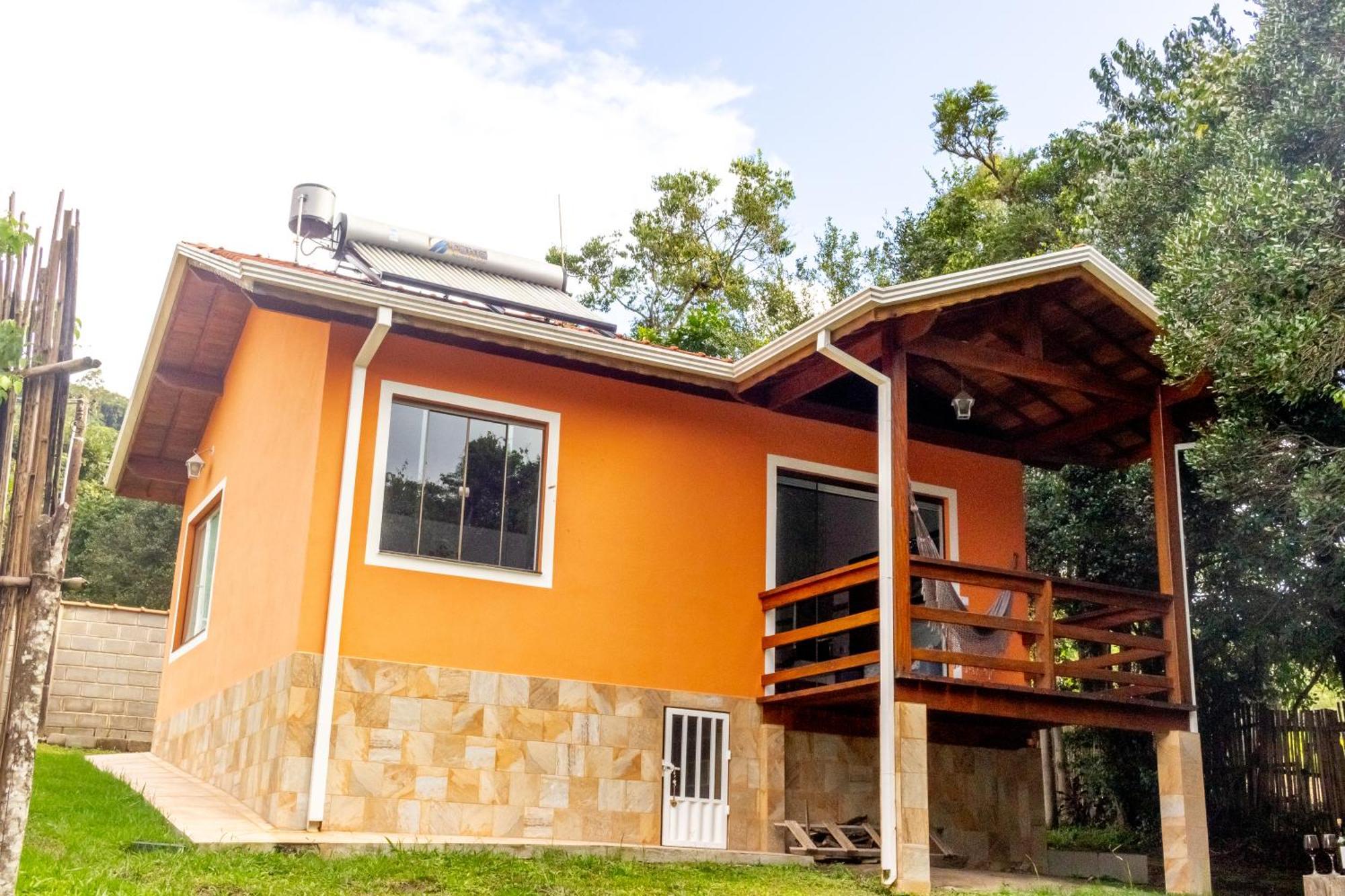 Chale Canto Do Galo 1 - Hidro Da Jacuzzi, Lareira Ecologica, Cozinha Completa, Wi-fi 80mbps, Proximo A Comercio Local E Relaxando Ao Som Do Riacho Сasa de vacaciones Gonçalves