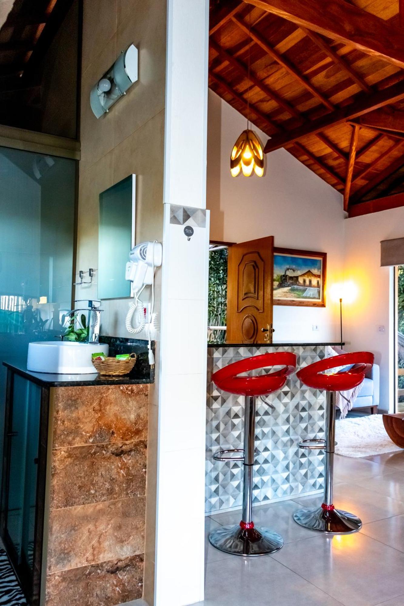 Сasa de vacaciones Chale Canto Do Galo 1 - Hidro Da Jacuzzi, Lareira Ecologica, Cozinha Completa, Wi-fi 80mbps, Proximo A Comercio Local E Relaxando Ao Som Do Riacho Gonçalves