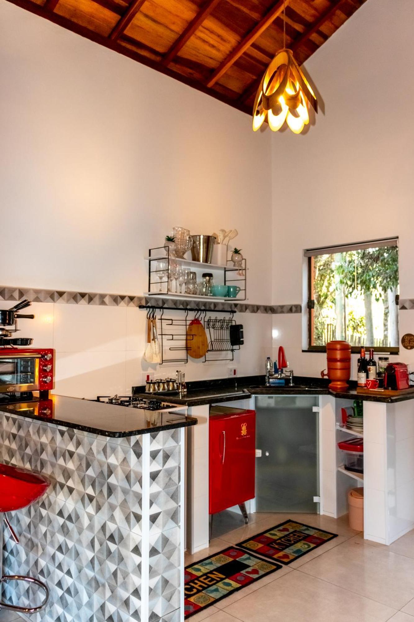 Chale Canto Do Galo 1 - Hidro Da Jacuzzi, Lareira Ecologica, Cozinha Completa, Wi-fi 80mbps, Proximo A Comercio Local E Relaxando Ao Som Do Riacho Сasa de vacaciones