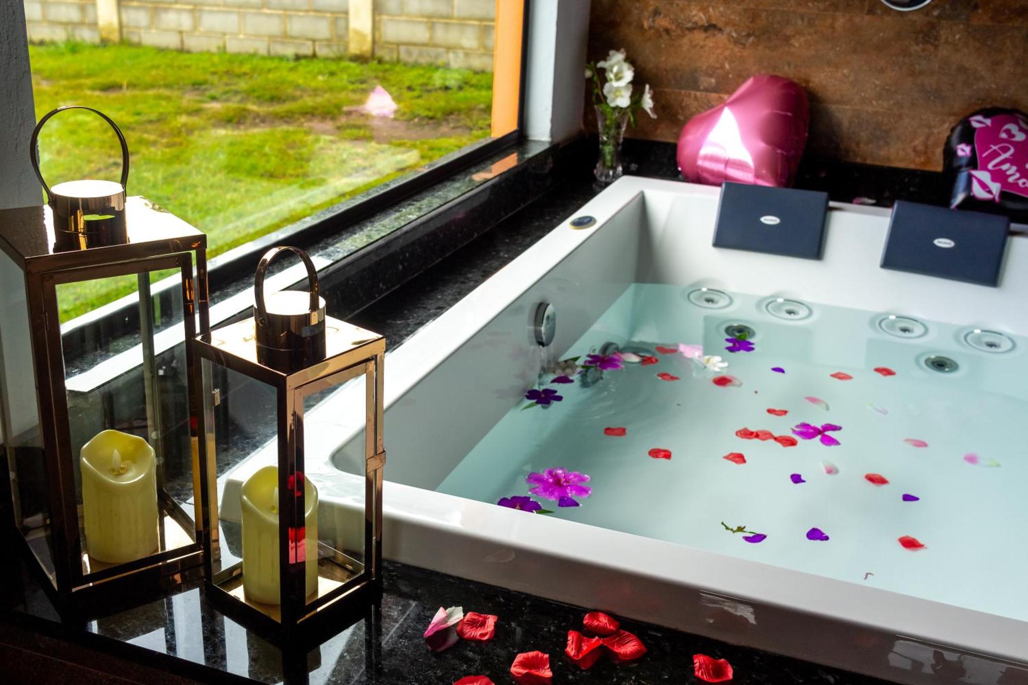 Сasa de vacaciones Chale Canto Do Galo 1 - Hidro Da Jacuzzi, Lareira Ecologica, Cozinha Completa, Wi-fi 80mbps, Proximo A Comercio Local E Relaxando Ao Som Do Riacho