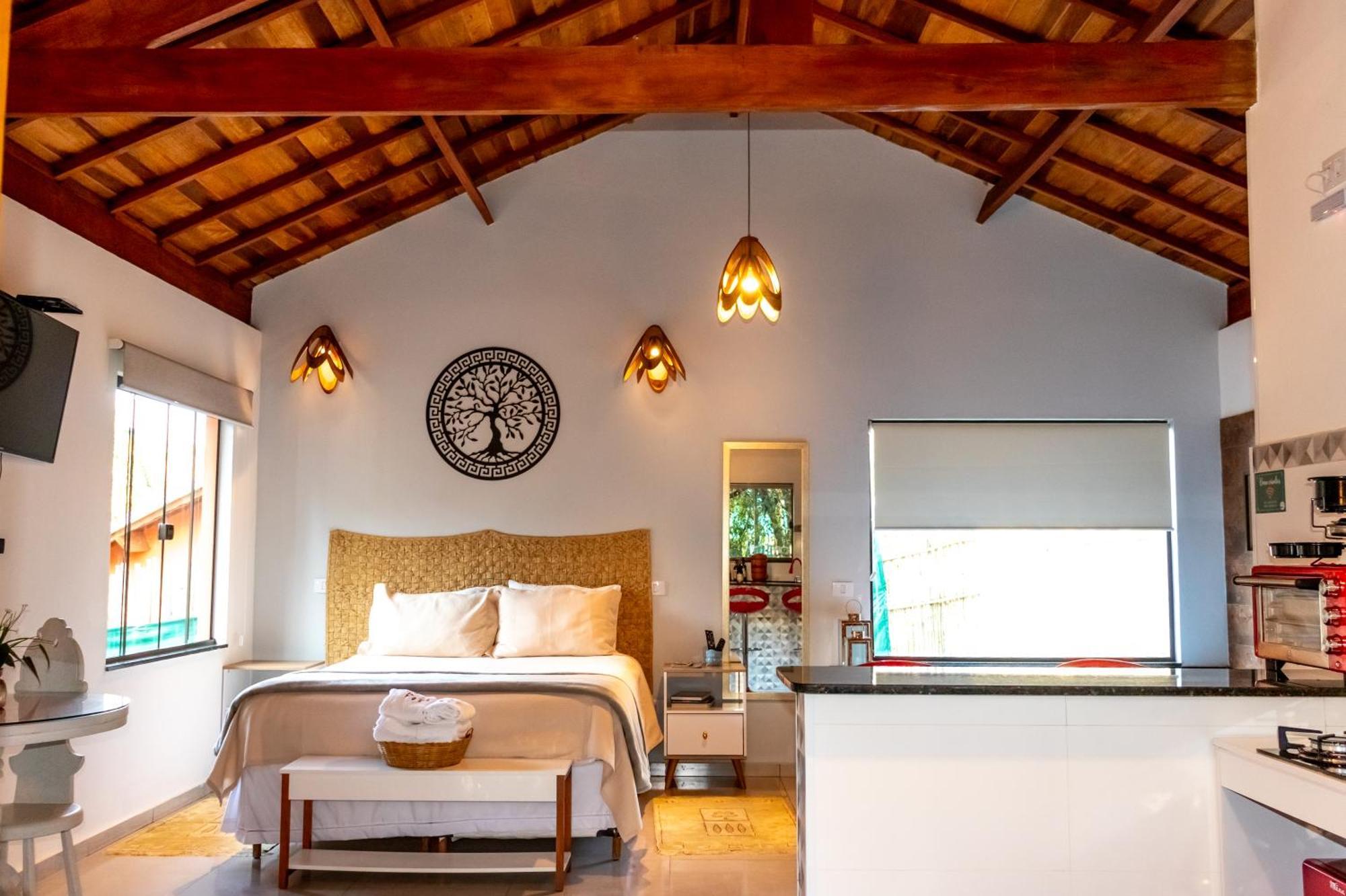Chale Canto Do Galo 1 - Hidro Da Jacuzzi, Lareira Ecologica, Cozinha Completa, Wi-fi 80mbps, Proximo A Comercio Local E Relaxando Ao Som Do Riacho Gonçalves